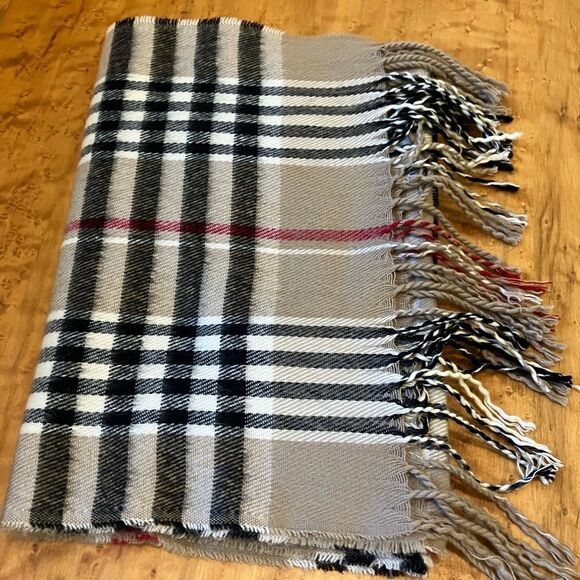 Beautiful, large plaid scarf, no tags, excellent condition - Picture 3 of 4